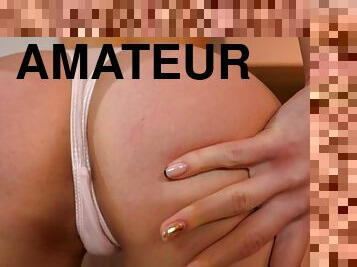 cul, gros-nichons, clito, levrette, masturbation, orgasme, chatte-pussy, amateur, ados, doigtage