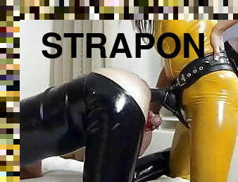 strap-on, anal, milf, tysk, europeisk, euro, latex, brunett