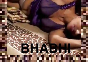 Bhabhi Romance with Massage Boy