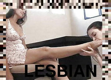 lesbické, bdsm, otrok, chodidlá, majsterka, strápňovanie, dominovanie, ženská-dominancia