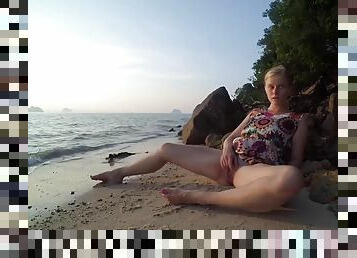 On Public Beach Teen Masturbation Double Crossleg Fingering Solo Fun Ending