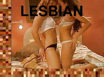 payudara-besar, posisi-seks-doggy-style, diikatkan-pada-tubuh, lesbian-lesbian, jenis-pornografi-milf, latina, seks-grup, bertiga, berciuman, teransang