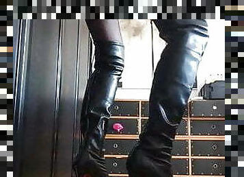 Again a quicky, this time in boots. Write me if you dislike 