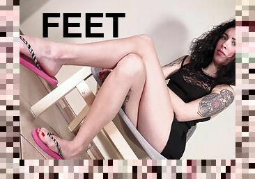 Barefoot Babe Brunette Flip-flops Shoeplay Pov Video