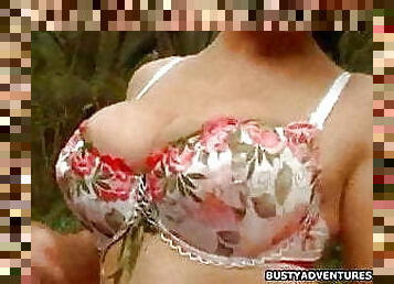 tetas-grandes, pezones, al-aire-libre, público, jóvenes18, follando-fucking, natural, pechugona