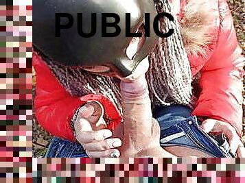 Public blowjob and fuck in the park