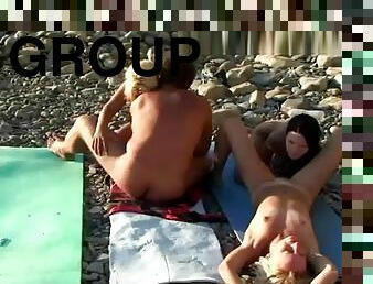 en-plein-air, public, échangistes-et-libertins, cam, sexe-de-groupe, plage, voyeur, quatuor