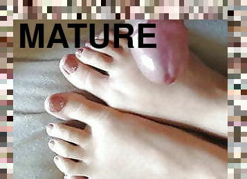 masturbation, mogen, milf, fötter, rödhårig, juckande, strumpor, sprut, fetisch, footrunk