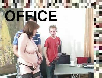 Meeting in the office ends up threesome fuck