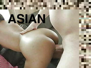 asiatique, gros-nichons, levrette, chatte-pussy, fellation, ejaculation-interne, point-de-vue, thaï, canapé, serrée