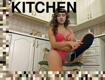 Vita - Kneehigh Stockings Kitchen