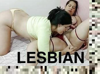 Impresionantes chicas lesbianas disfrutan de la digitación y lamiendo su coño mojado