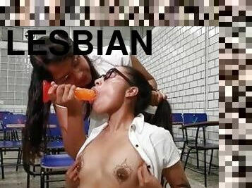 pantat, vagina-pussy, pelajar-perempuan, lesbian-lesbian, remaja, mainan, latina, berciuman, oral-melalui-mulut, bokong