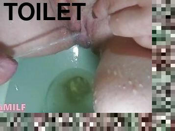 clitoris-bagian-atas-vagina-paling-sensitif, mastubasi, orgasme, kencing, vagina-pussy, amatir, buatan-rumah, pasangan, toilet, tidak-biasa