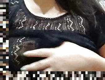 Desi girl showing boobs and fingering, insta id = genuinejannat 