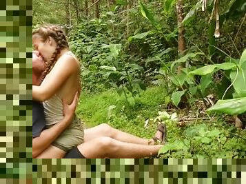 My hot teen girlfriend gave me the best blowjob in the middle of the hiking trail