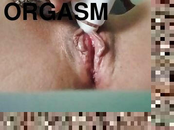 brunette pussy big lips has a great orgasmsm