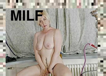 rit, velike-joške, kosmate, odrasle, milf, mami, nogavice, blond, solo, tattoo