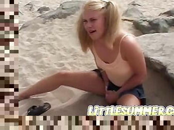 clito, masturbation, orgasme, chatte-pussy, amateur, ados, plage, doigtage, blonde, naturel