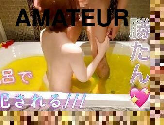 ??????????????????????Amateur shooting Raw blowjob in the bath I can not stand it and insert it