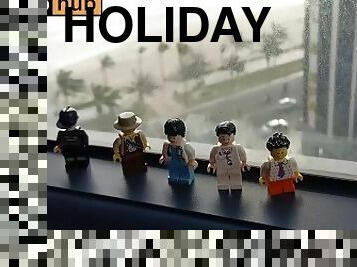 Vlog 38: Opening new minifigures in a hotel room near the beach