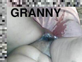mormor, orgasm, fitta-pussy, kvinnligt-sprut, cumshot, mörkhyad, gamling, svart, rumpa, sprut