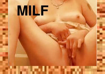 SLUT MILF MASTERBATES