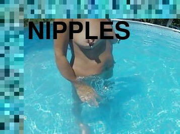 tetas-grandes, pezones, al-aire-libre, coño-pussy, con-piercings, piscina, fetichista, submarino