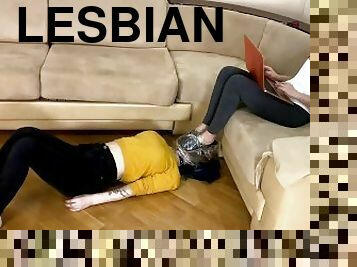 lesbian-lesbian, kaki, kotor, perempuan-jalang, tidak-biasa, dominasi, dominasi-perempuan-dalam-sex