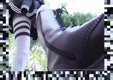 pieds, blonde, fétiche, humiliation, domination, bottes, femme-dominatrice, cuir, taquinerie