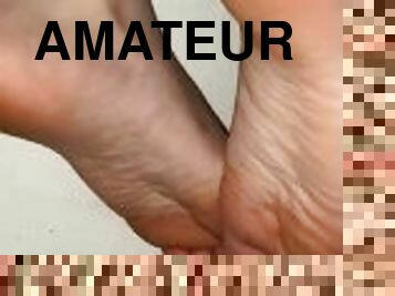 Cum on my mistress feet