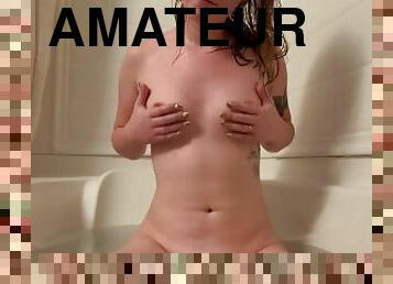 Amateur Solo Girl Bathtub Pussy Play