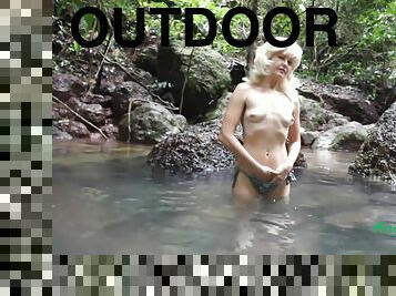 masturbation, en-plein-air, pisser, blonde, fétiche, solo, vacance-de-printemps, jungle