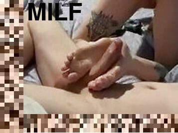 store-patter, udløsning, kæmpestor-pik, milf, fødder, sperm, fetish, fodjob, tatovering, pik