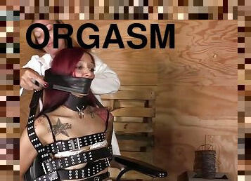 orgazmus, lesbické, milfka, hračky, bdsm, fetišistické, latex, bruneta, ženská-dominancia, tetovanie