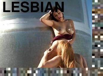 cul, gros-nichons, poilue, en-plein-air, public, chatte-pussy, babes, lesbienne, doigtage, rousse