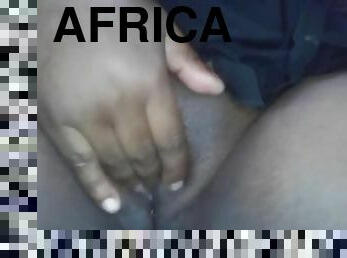 clito, grosse, masturbation, orgasme, public, chatte-pussy, belle-femme-ronde, joufflue, africaine