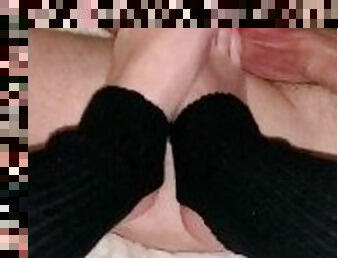 AMATEUR FOOTJOB TOEJOB WITH SEXY TOES - FOOT FETISH - CUM ON FEET - LEGWARMERS