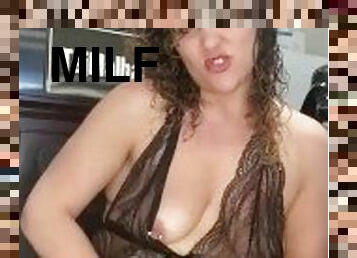 puting-payudara, jenis-pornografi-milf, ibu, teransang, pakaian-dalam-wanita, ditindik, nakal, fetish-benda-yang-dapat-meningkatkan-gairah-sex, merokok