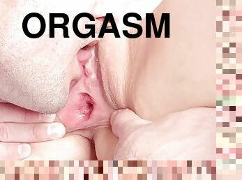 clitoris-bagian-atas-vagina-paling-sensitif, orgasme, vagina-pussy, amatir, sayang, remaja, permainan-jari, ketat, jarak-dekat, basah