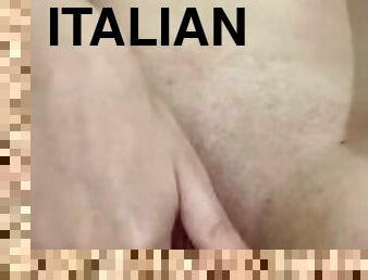 Ragazza italiana si masturba