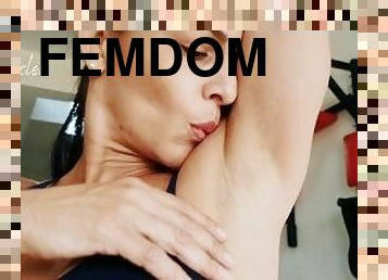 tetas-grandes, amateur, pies, fetichista, a-solas, musculada, dominación-femenina