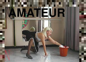 cul, masturbation, amateur, cam, voyeur, doigtage, jupe-en-l’air, bas, blonde, humide