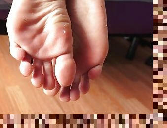 Sparkles in her SOLES ????????