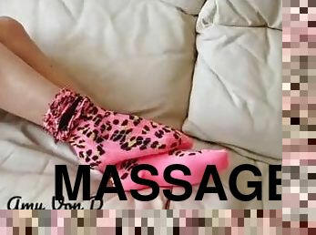 Hot fitnessgirl takes of her fluosocks to massage her feet with oil