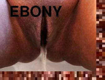 pisser, chatte-pussy, giclée, amateur, ébène, interracial, black, rasé, humide