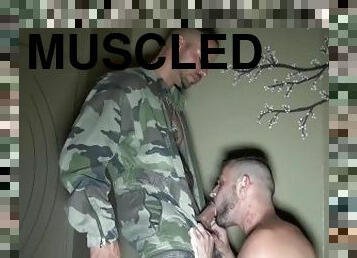 exército, tiro-ao-alvo, pénis-grande, gay, musculado, uniforme, tatuagem, pénis, militar, áspero