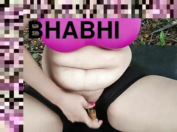 Sonal Bhabhi Ne Choot Me Oil Bottle Dalkar Maza Kiya Kheto Me