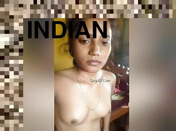 Hot Look Indian Girl Showing Her Boobs And Pussy