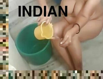 Indian Aunty Bathing Clip